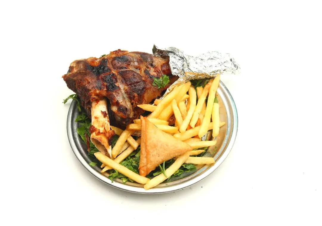 موزة لحم مع أرز + بطاطس
